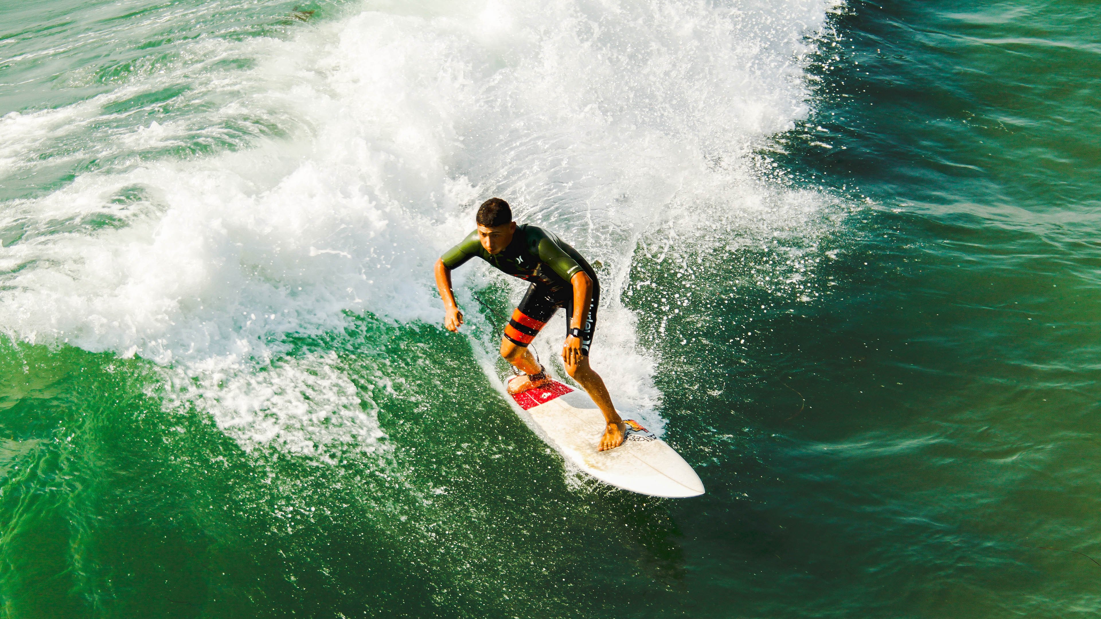 中超联赛观众人数回升，球迷热情高涨，中超场均观众人数