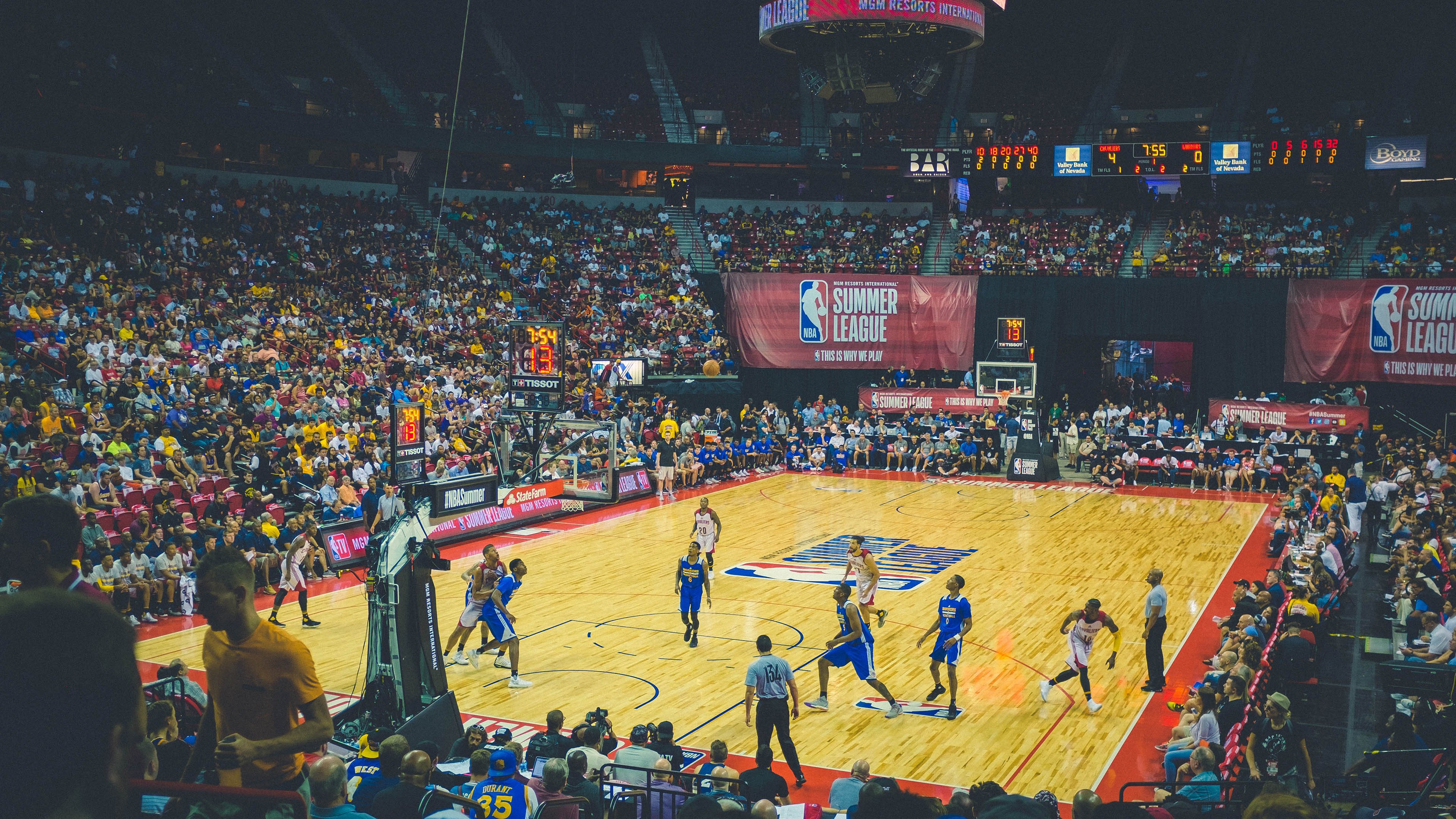 开云-勇士主场发挥完美连续高效表现，勇士能否保持阵容的完整性 打造又一个王朝_