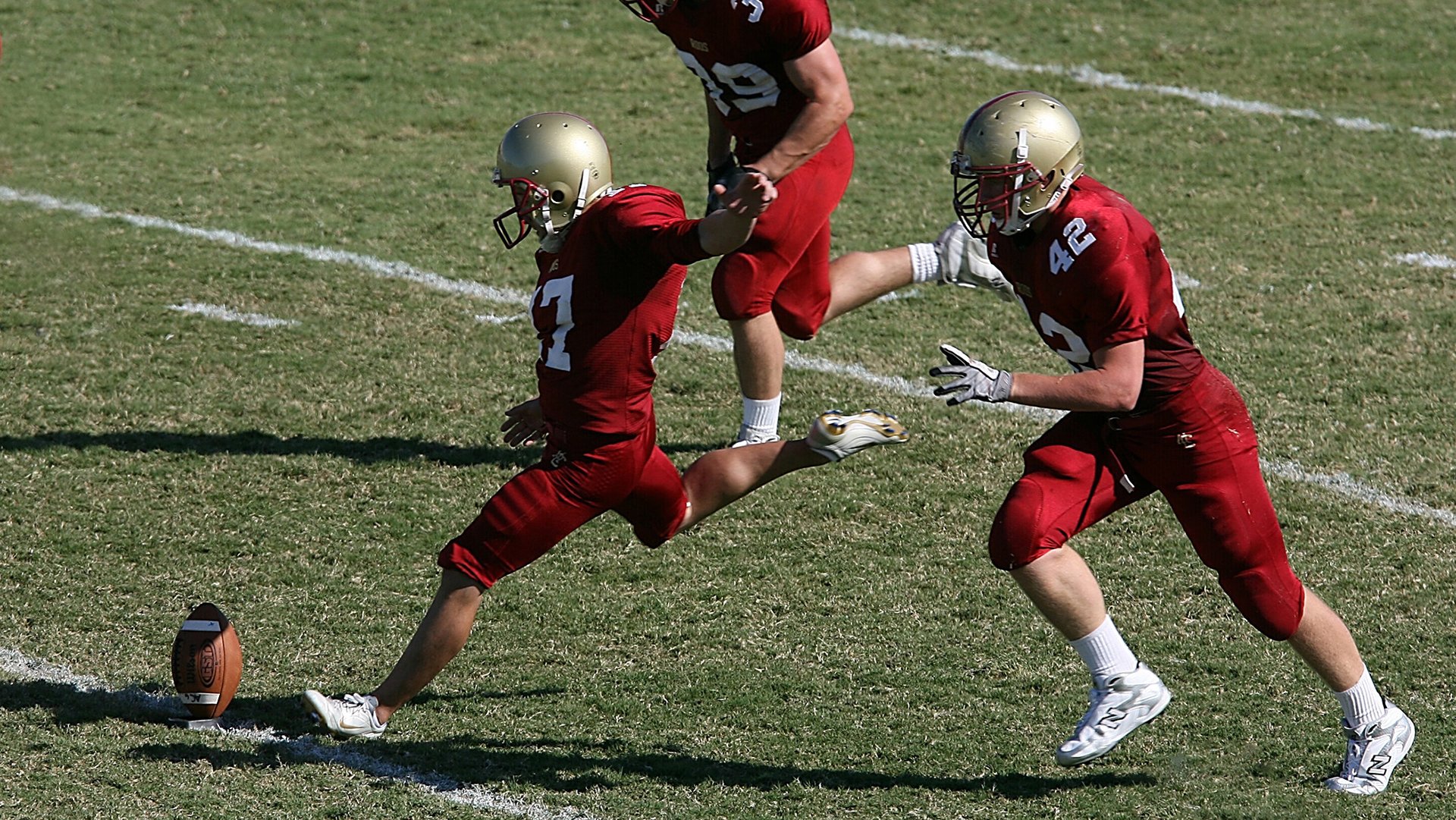 开云体育下载官网-年轻球员是否被过度使用影响成长，年轻球员足球